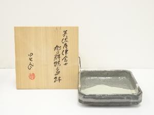 安藤日出武造　美濃唐津富士旭日群鶴文平鉢（共箱）